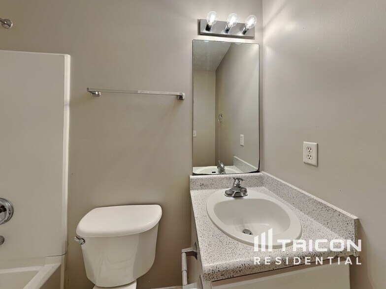 Building Photo - 3362 Kittery Dr SW