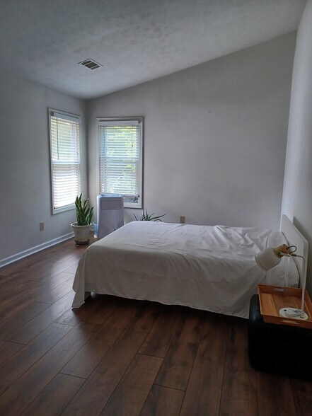 Large 2nd Bedroom - 1348 Brandon Sq