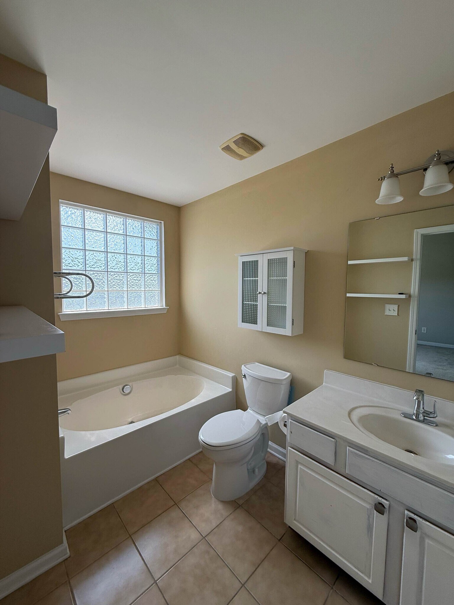 Building Photo - 9548 Inglenook Ln