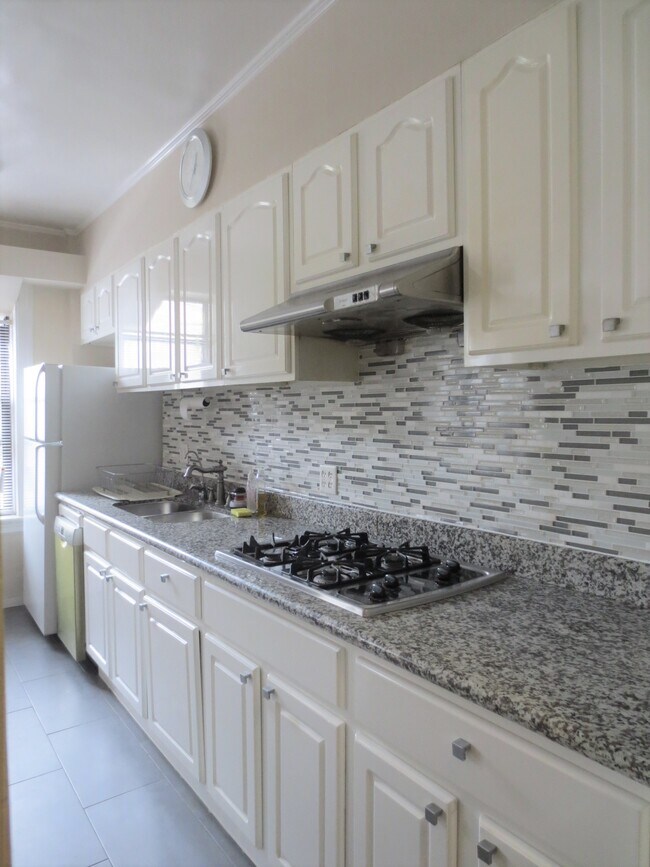 Building Photo - 42-11 Kissena Blvd