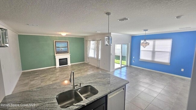 Building Photo - 965 Newton Cir