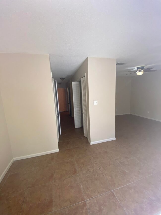 Building Photo - 3701 Donovan Dr