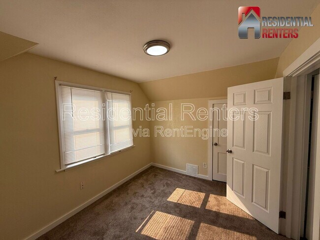 Building Photo - 3204 N 24th St