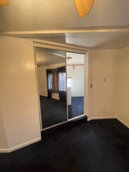 Building Photo - 523 Mitchell Ave