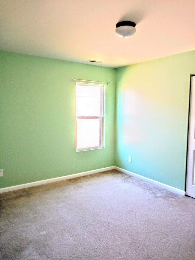 Building Photo - 1006 Collington Dr