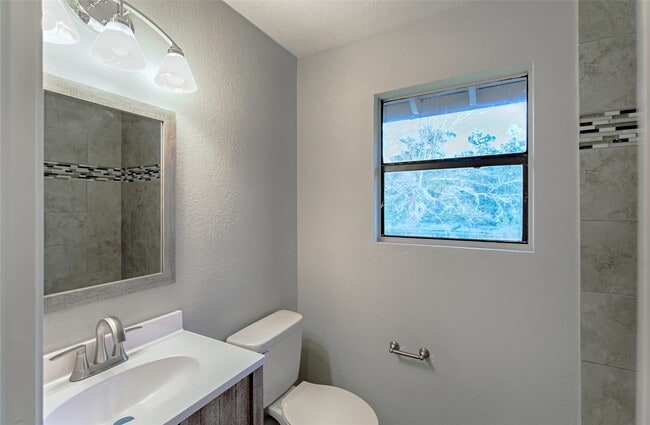 Building Photo - 22311 Warwick Glen Dr