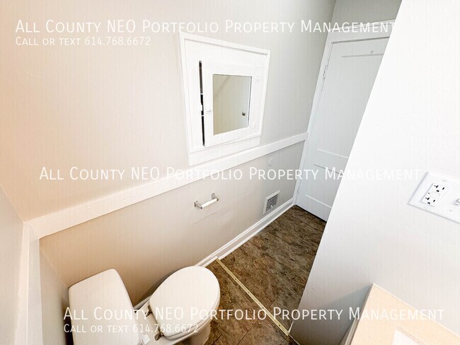 Building Photo - 21 N Wayne Ave