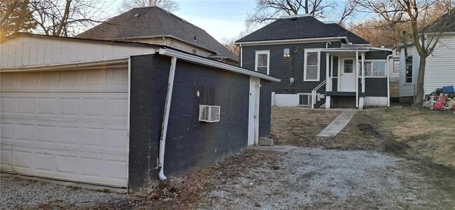 Building Photo - 221 E Colorado Ave