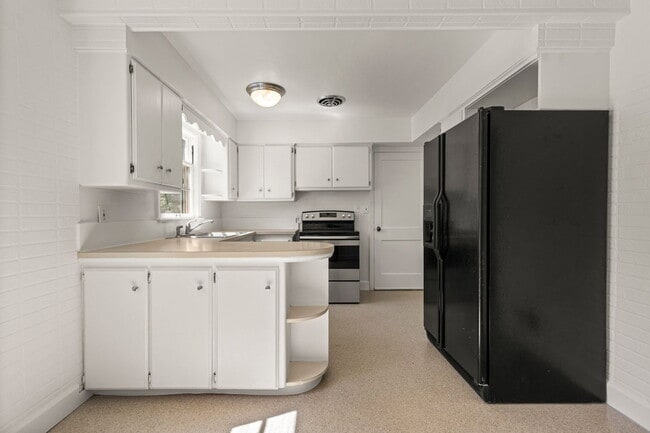 Building Photo - 5336 NE 35th Pl