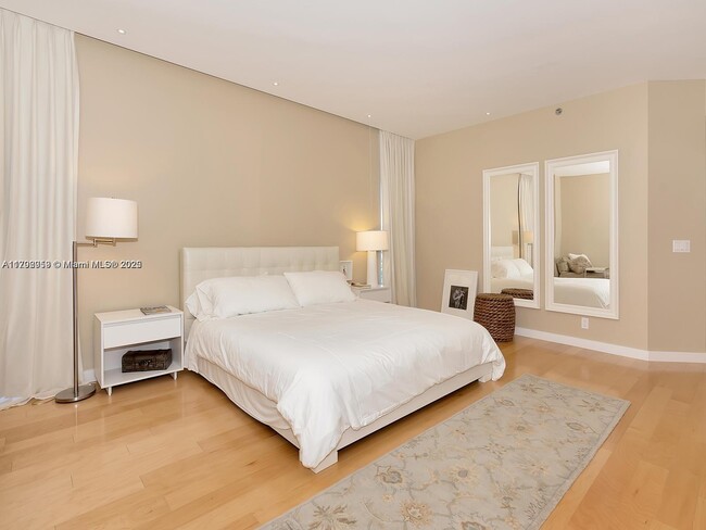 Building Photo - 2711 S Ocean Dr