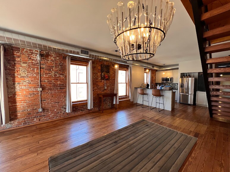 Main area with custom chandelier - 16 Liberty St