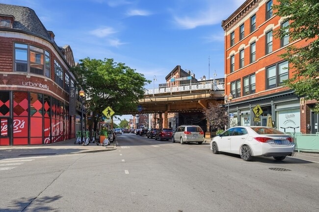 Building Photo - 1349 N Leavitt St