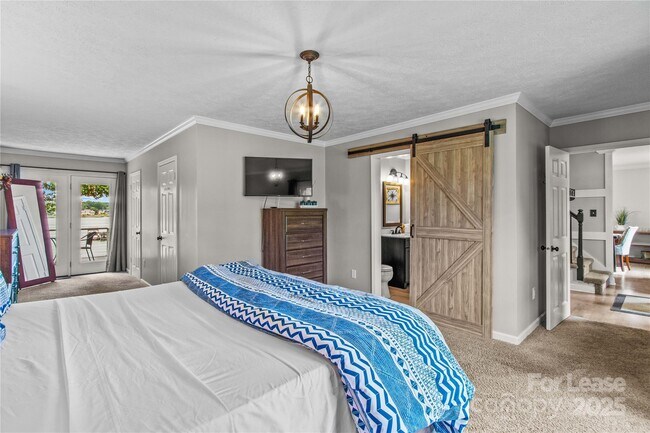 Building Photo - 9598 Riviera Dr