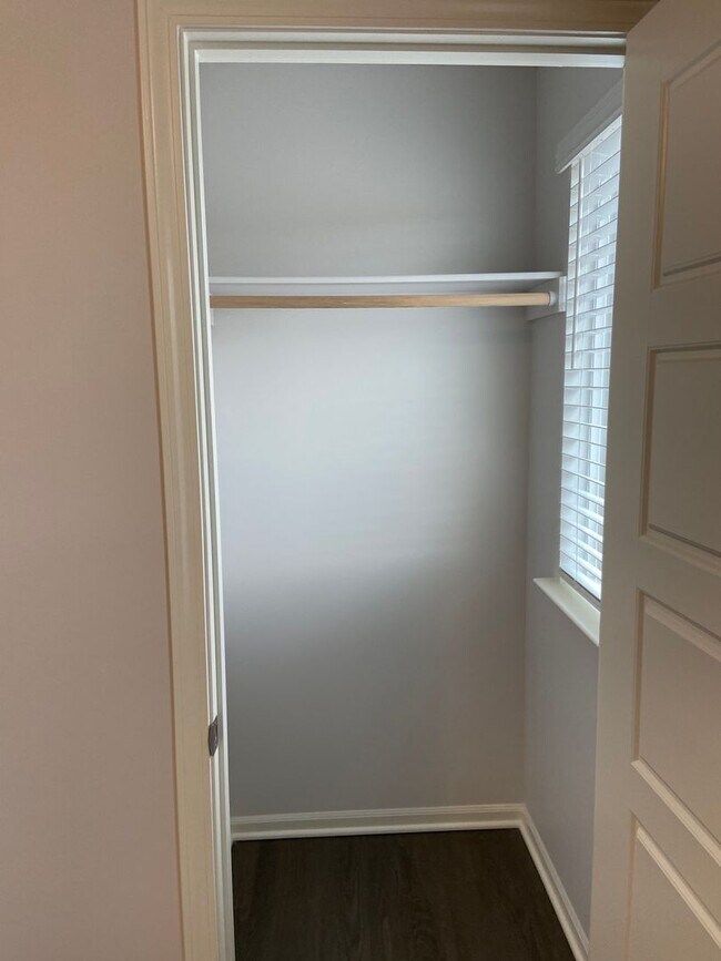 Building Photo - NOW PRELEASING! Charming Three-Bedroom, Two-and-a-Half-Bath Home in Spring Hill