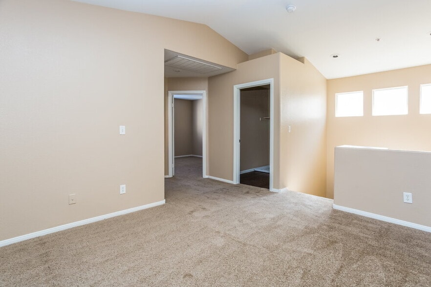 Building Photo - 3012 Sunrise Bay Ave