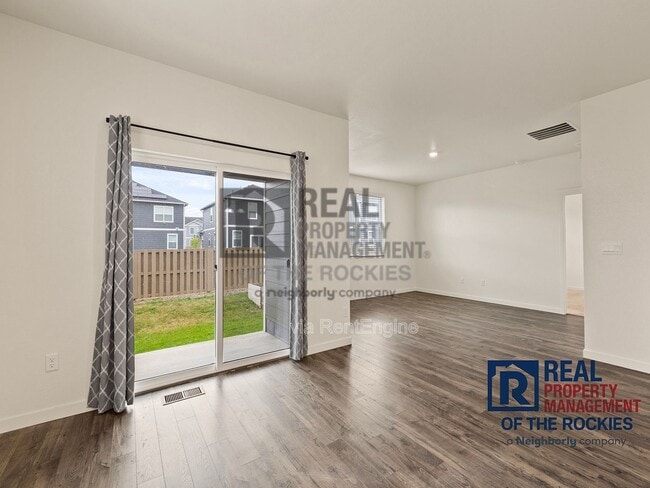 Building Photo - 920 London Wy