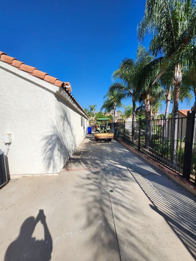 Building Photo - Charming Single-Story Home