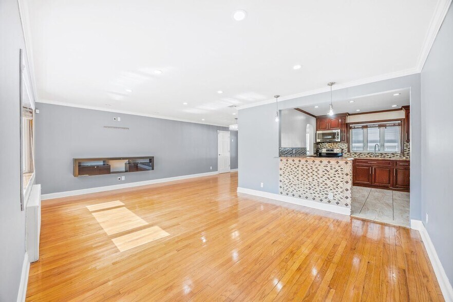 Building Photo - 2282 Baylis Ave