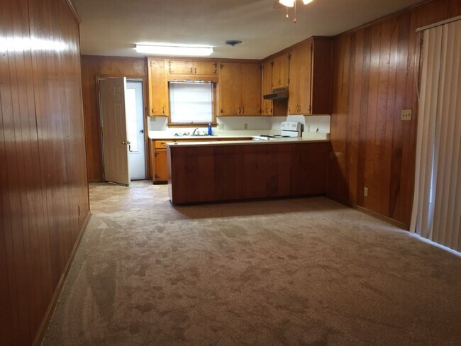Building Photo - 3621 Quenby Dr