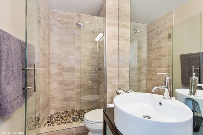 Building Photo - 100 E Bellevue Pl