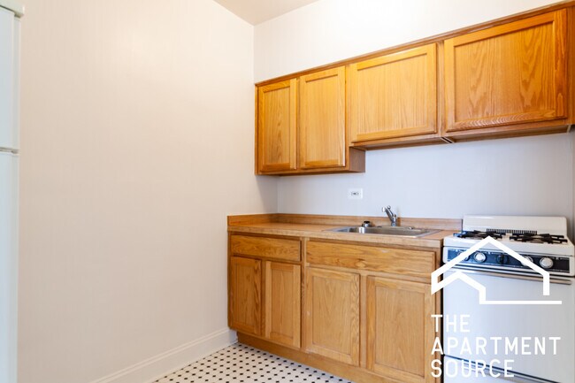 Building Photo - 4531 N Ashland Ave