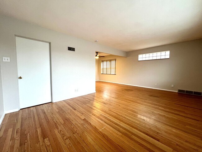 Building Photo - 5012-5014 Jamieson