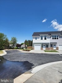 Building Photo - 111 Coralyrose Ct