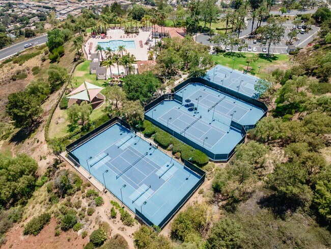 Building Photo - 4 Bedroom View Home in Emerald Heights | 3-Car Garage | Guard Gated Community