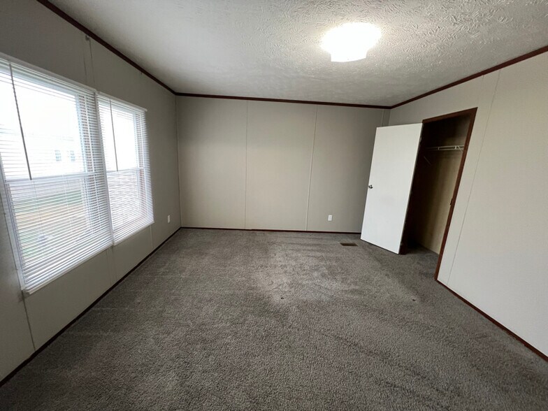 Building Photo - 133 Burch St