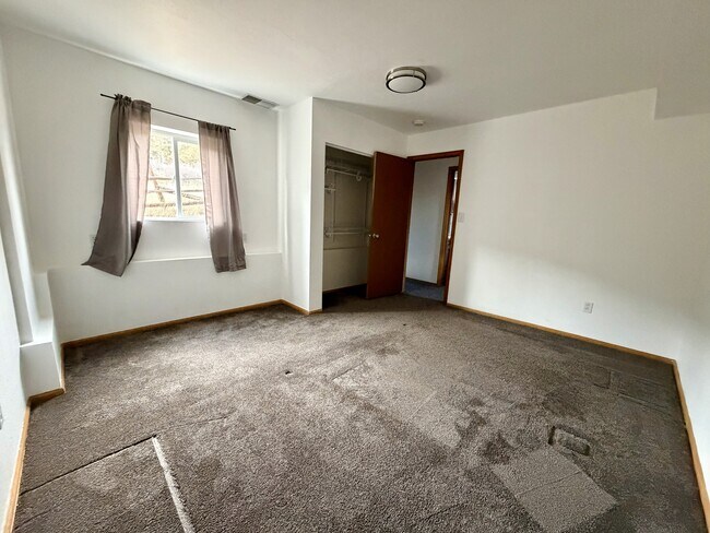 Building Photo - 73 Sunlight Ln