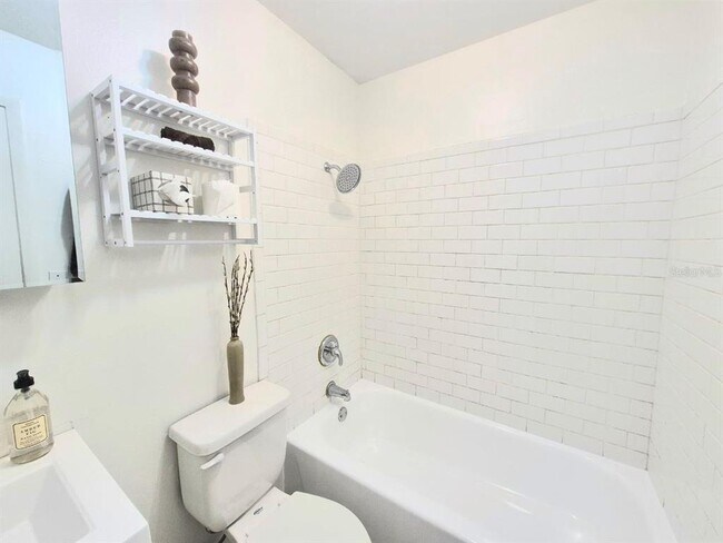 Building Photo - 2408 W Cypress St