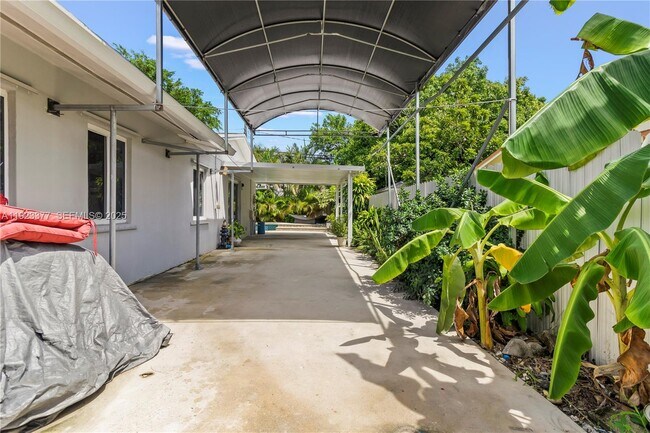 Building Photo - 10615 SW 200th St