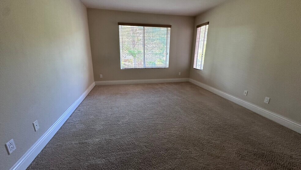 Building Photo - 2275 Del Mar Way