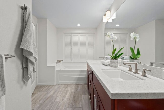 Building Photo - Furnished 2BR/2BA at Ka Malanai in Kailua + Central A/C & 2 Parking