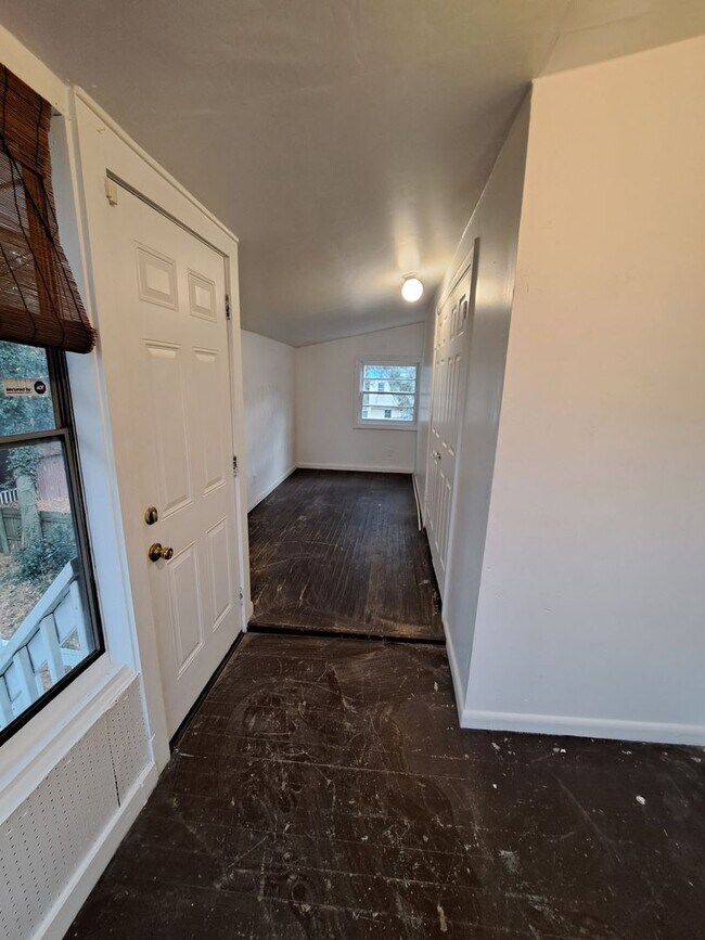 Building Photo - 1321 Chesapeake Ave