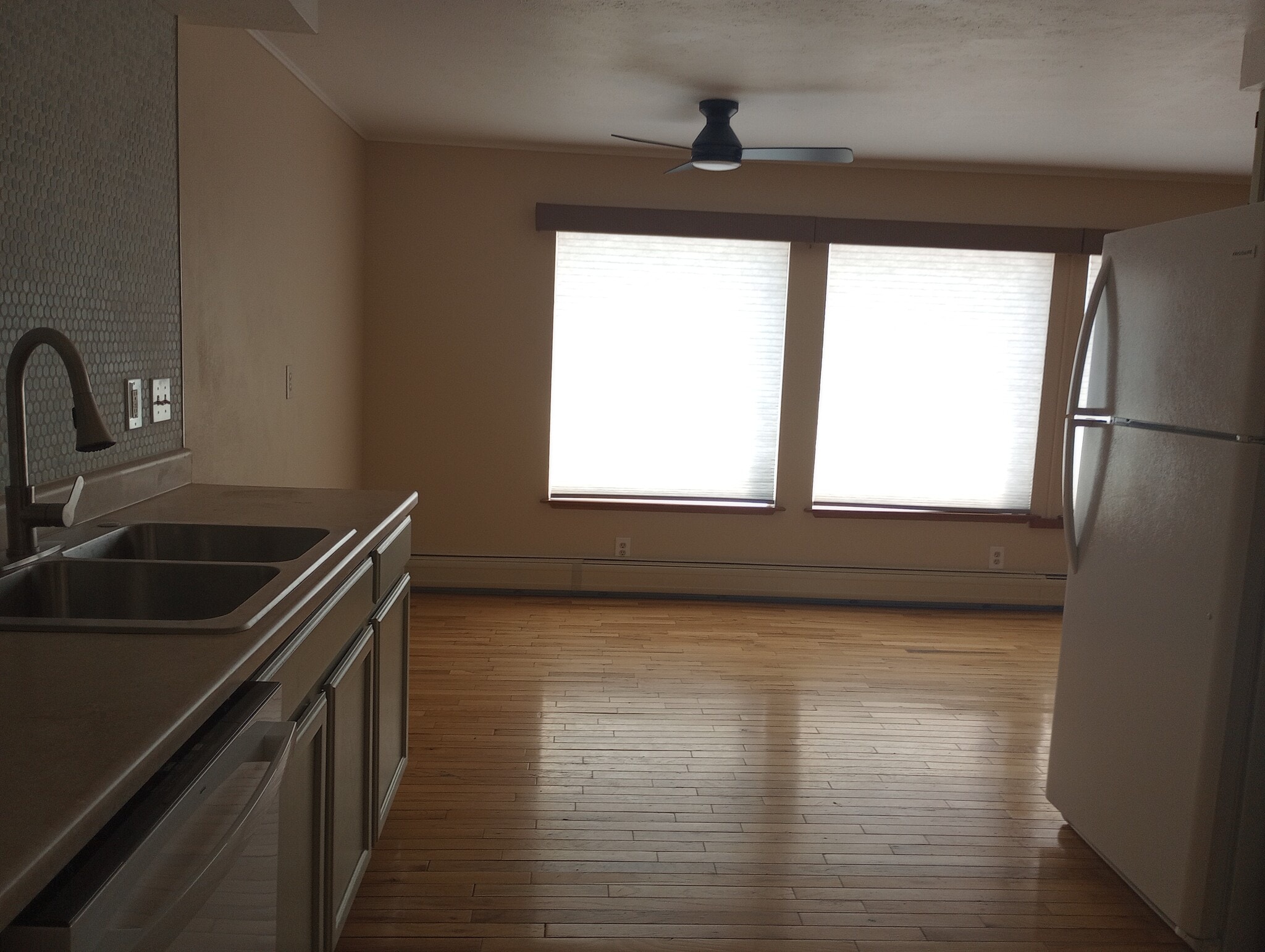 Front Kitchen to Living area. - 28057 Knowles Rd