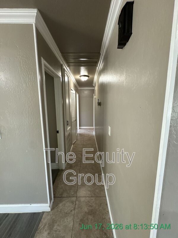 Building Photo - 2601 S Kloth Dr