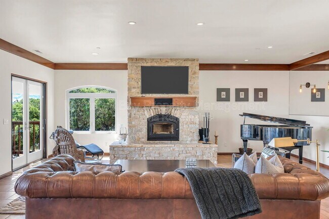 Building Photo - 287 Laureles Grade