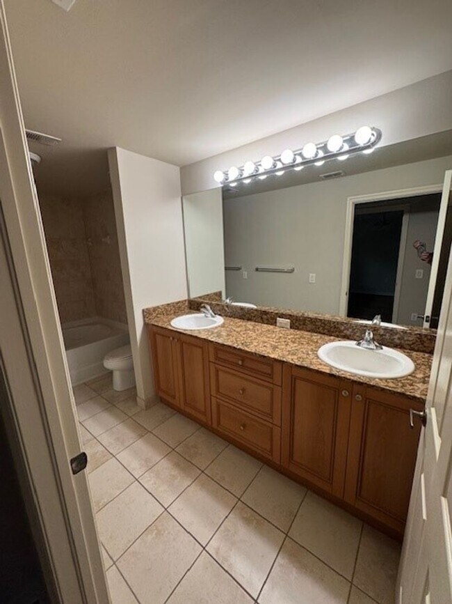 Building Photo - Villagio Rental
