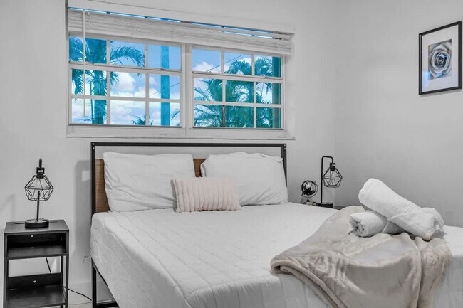 Building Photo - 18715 NW 10th Ct