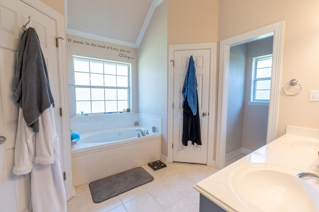 Building Photo - North Bossier Rental