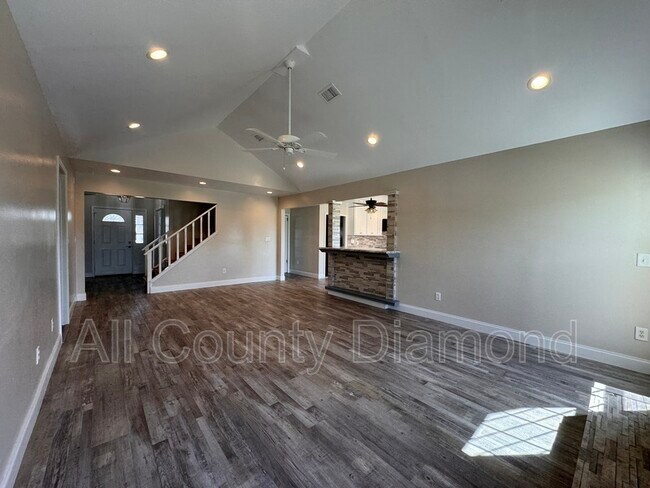 Building Photo - 607 Plantation Ct