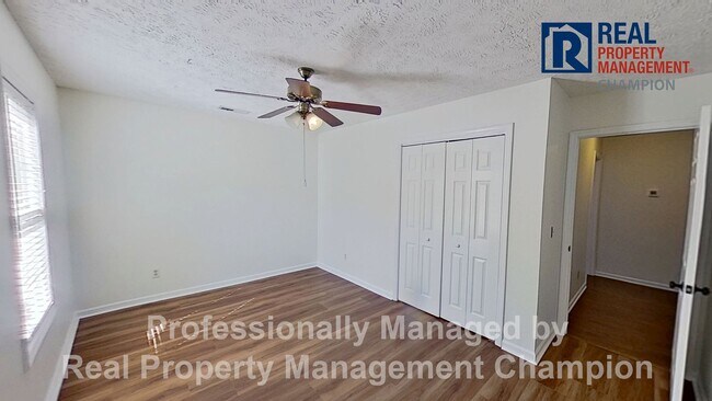 Building Photo - Freshly Updated 3 BD/2 BA Home with Garage, Fenced Yard Near Smith Creek Park