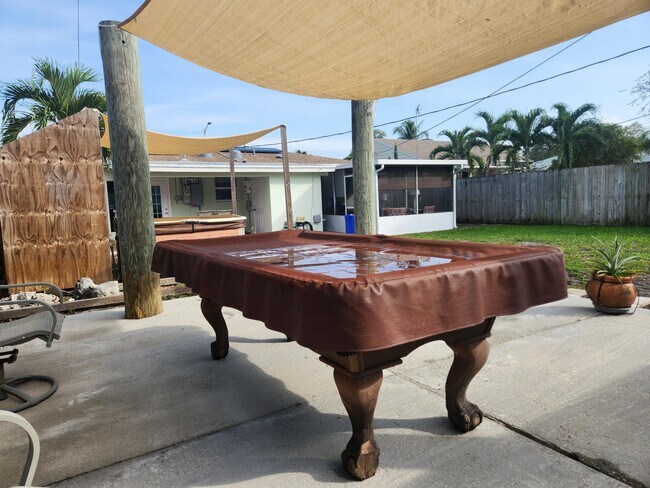 Building Photo - 1219 N M St