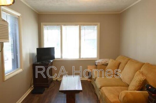 Building Photo - 906 Laurel St