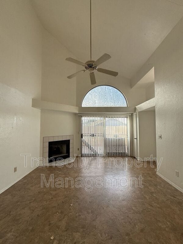 Building Photo - 1111 W Summit Pl