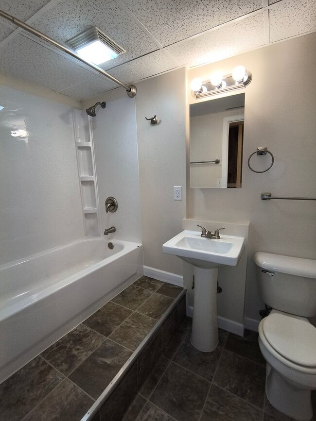 Building Photo - Completely Renovated 2 Bedroom in Downtown Council Bluffs