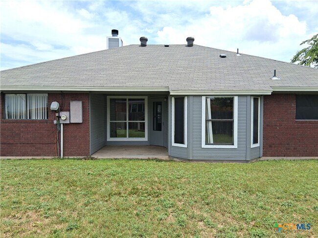 Building Photo - 3801 Riverrock Dr