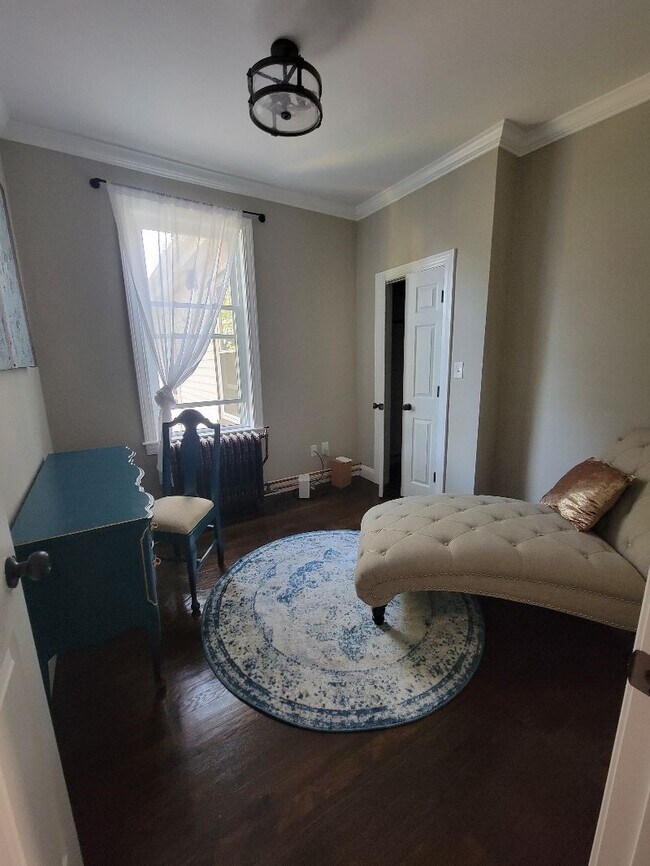 Building Photo - 107 Munroe St