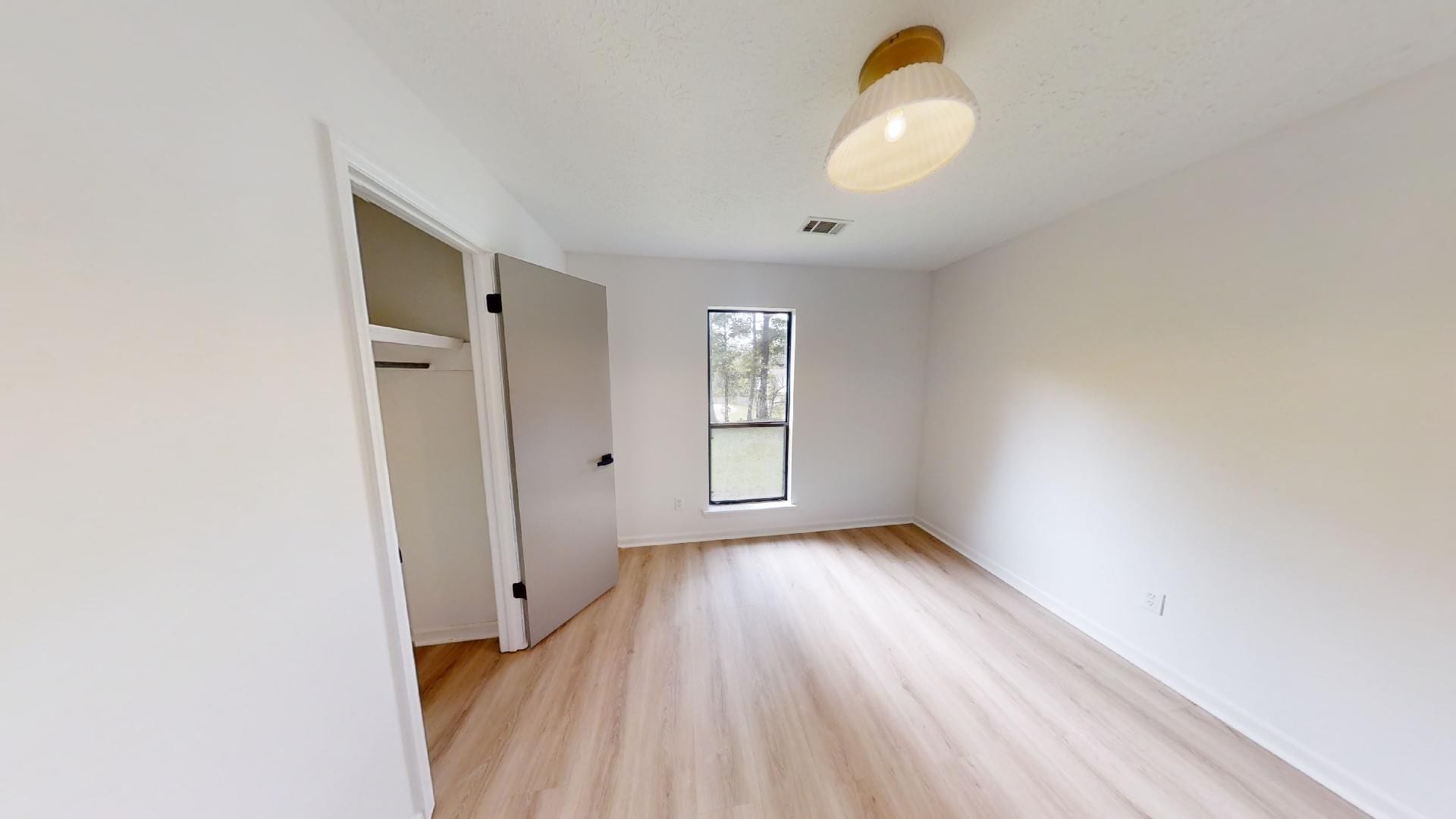 Building Photo - N Cedarbrook Bungalow